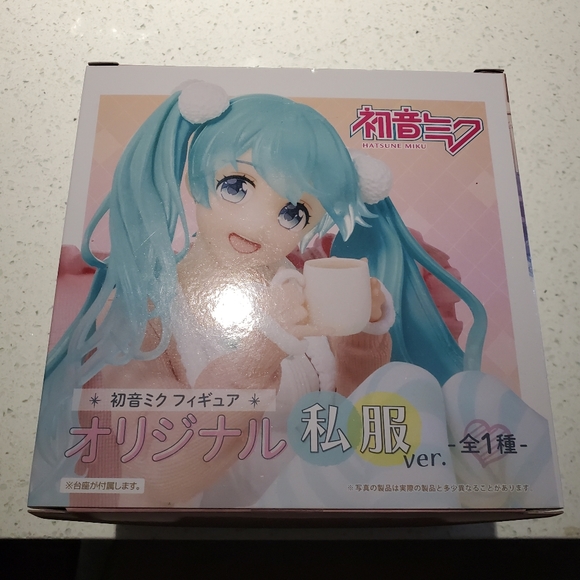 Sealed unopened Hatsune Miku figurine - Picture 1 of 4
